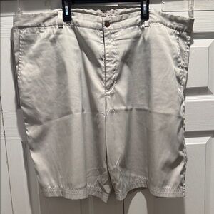 Nike Men's Cream Flat Front Shorts